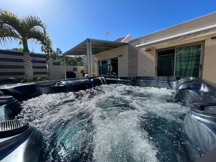 Сasa de vacaciones Luxury Palm Beach Bungalow *